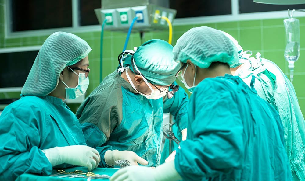 去除眼部脂肪，眼睛下面黑眼圈很重怎么解决
